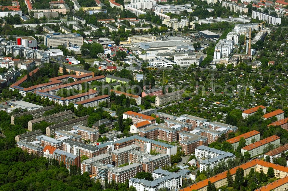Berlin from the bird's eye view: Mixing of residential and commercial settlements Gustav-Adolf-Strasse - DGZ-Ring - Buehringstrasse in the district Weissensee in Berlin, Germany