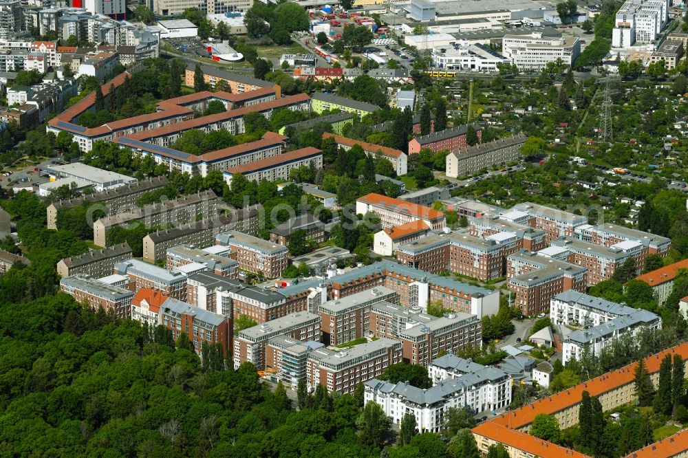 Aerial image Berlin - Mixing of residential and commercial settlements Gustav-Adolf-Strasse - DGZ-Ring - Buehringstrasse in the district Weissensee in Berlin, Germany