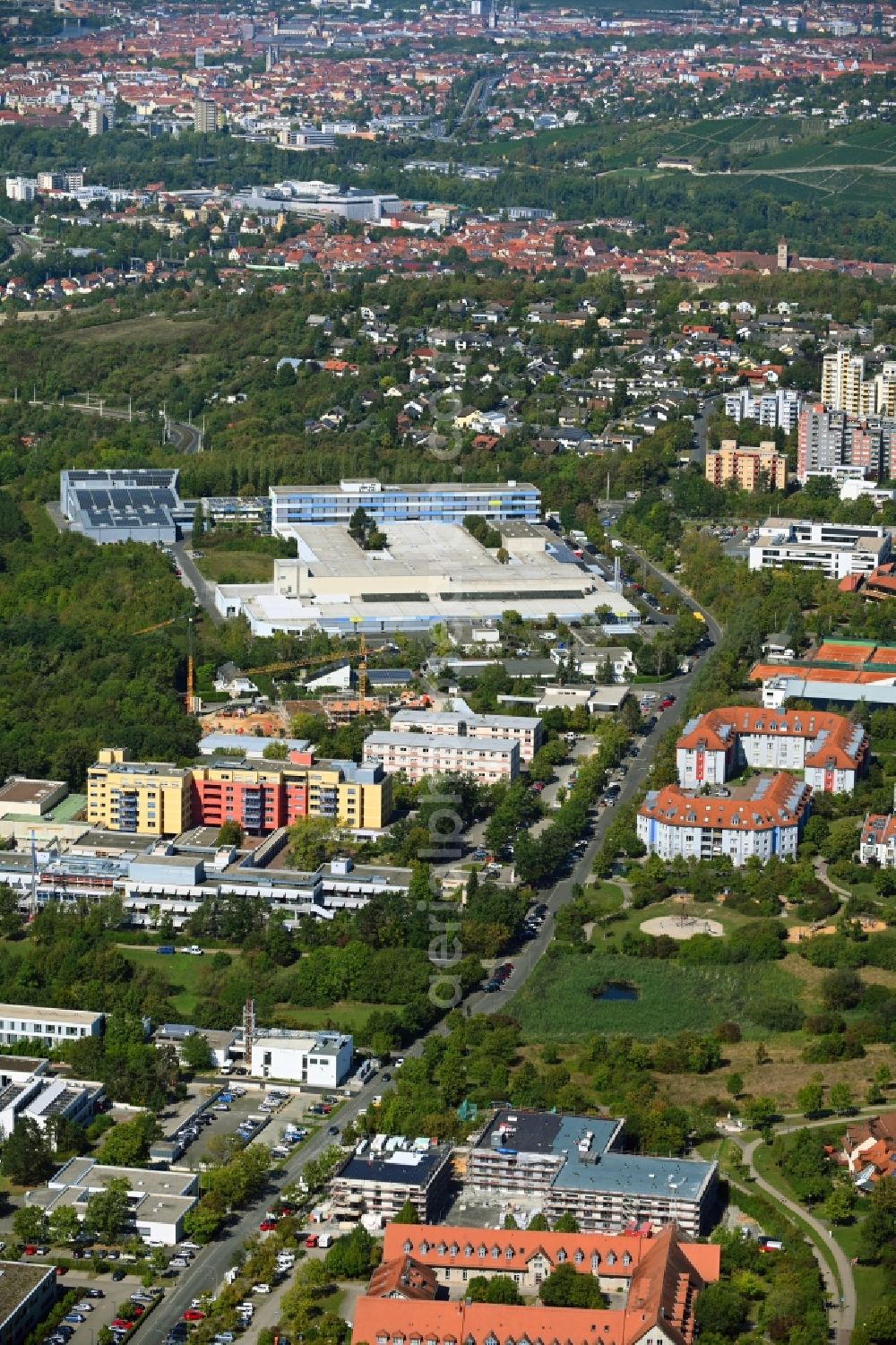 Aerial photograph Würzburg - Mixing of residential and commercial settlements in the district Heuchelhof in Wuerzburg in the state Bavaria, Germany