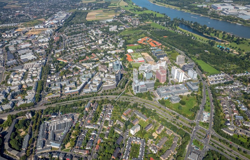Düsseldorf from the bird's eye view: Mixing of residential and commercial settlements in the district Loerick in Duesseldorf in the state North Rhine-Westphalia, Germany