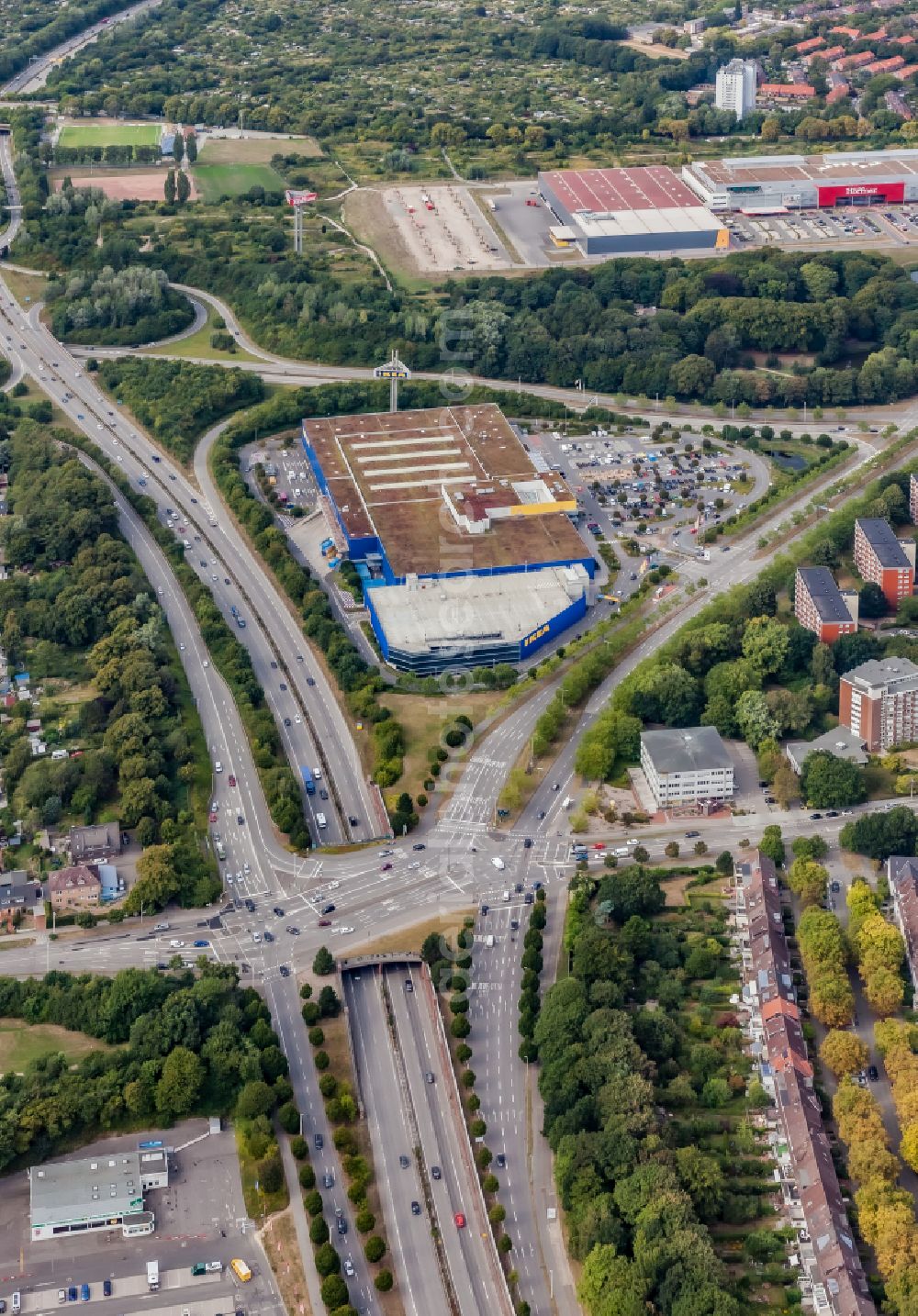 Aerial image Kiel - Mixing of residential and commercial settlements rund um die IKEA -Filiale in destrict Suedfriedhof in Kiel in the state Schleswig-Holstein, Germany
