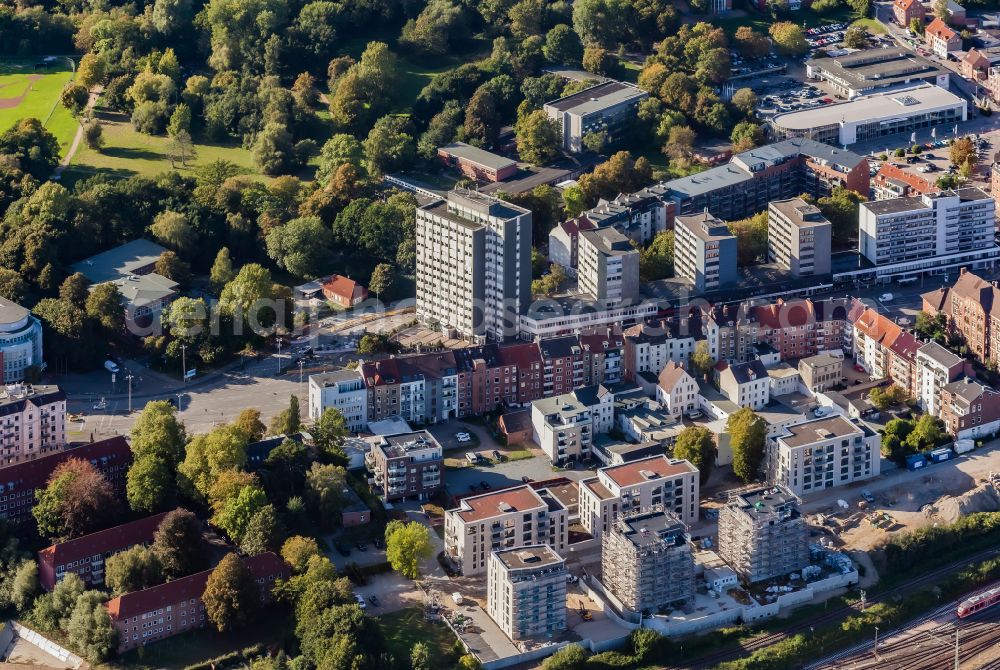 Aerial photograph Kiel - Mixing of residential and commercial settlements in destrict Suedfriedhof in the district Suedfriedhof in Kiel in the state Schleswig-Holstein, Germany