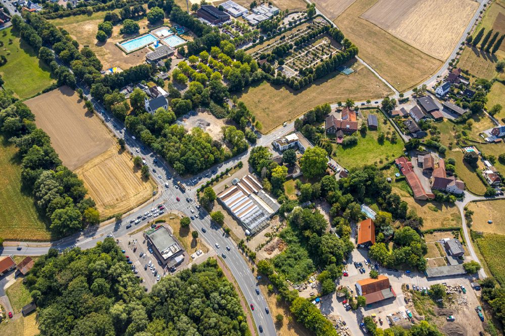Hamm from above - Mixing of residential and commercial settlements between of Strasse Ursulastrasse - Karolinenweg and Werler Strasse in the district Westtuennen in Hamm at Ruhrgebiet in the state North Rhine-Westphalia, Germany