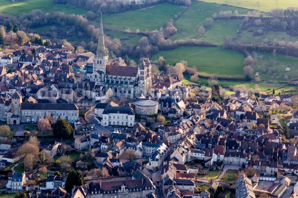 Aerial photograph Autun - Church building of the medieval cathedral of Saint-Lazare in Autun in Bourgogne-Franche-Comte, France