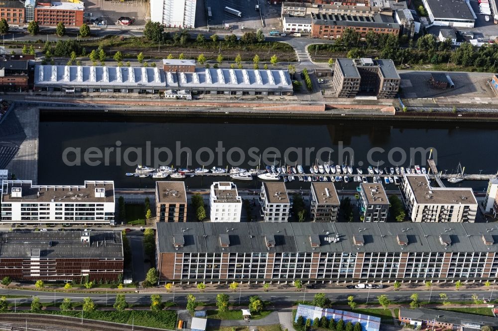 Aerial photograph Bremen - Port facilities of Marina Europahafen Bremen on Konsul-Smidt-Strasse on the banks of the river course of the Weser in the district Ueberseestadt in Bremen, Germany