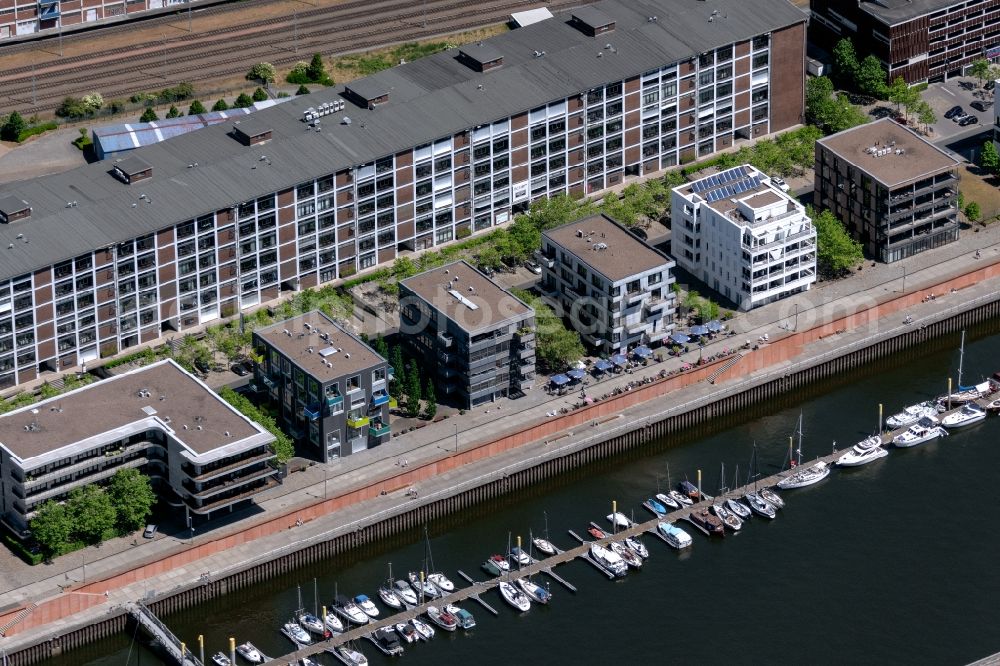 Aerial image Bremen - Port facilities of Marina Europahafen Bremen on Konsul-Smidt-Strasse on the banks of the river course of the Weser in the district Ueberseestadt in Bremen, Germany
