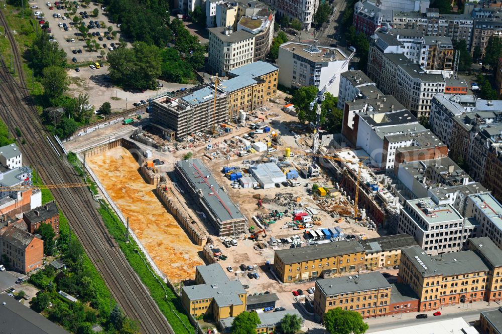 Magdeburg from the bird's eye view: Construction site for the renovation and expansion of the police building complex Polizeiinspektion Hallische Strasse in the district Altstadt in Magdeburg in the state Saxony-Anhalt, Germany