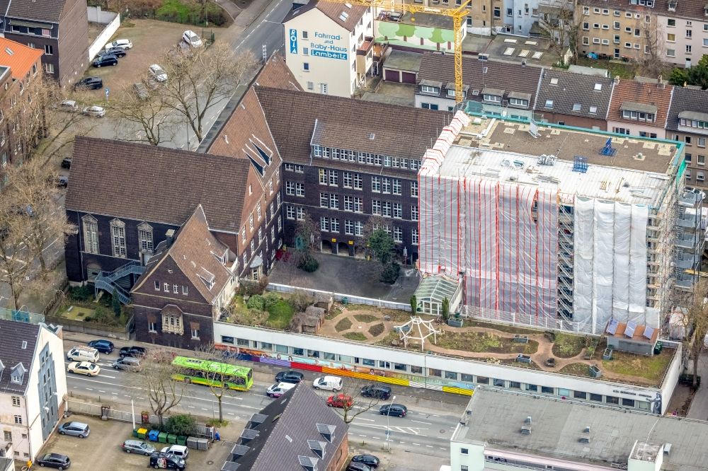 Aerial photograph Oberhausen - Construction sites for the conversion, expansion and modernization of the school building Elsa-Braendstroem-Gymnasium in Oberhausen at Ruhrgebiet in the state North Rhine-Westphalia, Germany