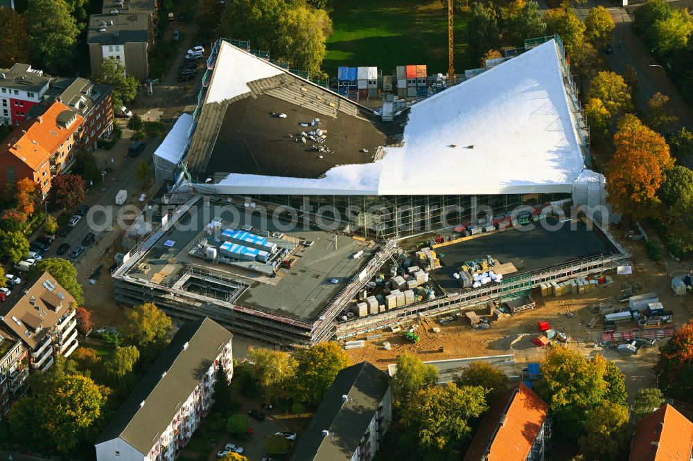 Aerial image Hamburg - Construction site for modernization, renovation and conversion of the indoor swimming pool Alster-Schwimmhalle on street Ifflandstrasse - Sechslingspforte in the district Hohenfelde in Hamburg, Germany