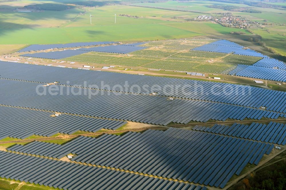 Willmersdorf from the bird's eye view: Construction site and assembly work for solar park and solar power plant Solarpark Weesow-Willmersdorf in Willmersdorf in the state Brandenburg, Germany