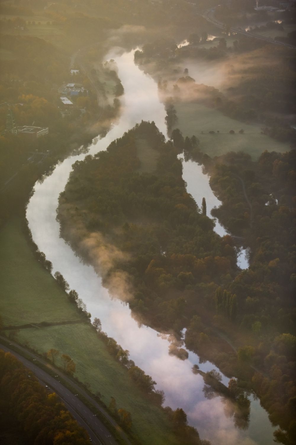 Essen from the bird's eye view: Morning and autumn atmosphere over the nature protection area Ruhrauen on the riverbank of the Ruhr in Heisingen in the state of North Rhine-Westphalia