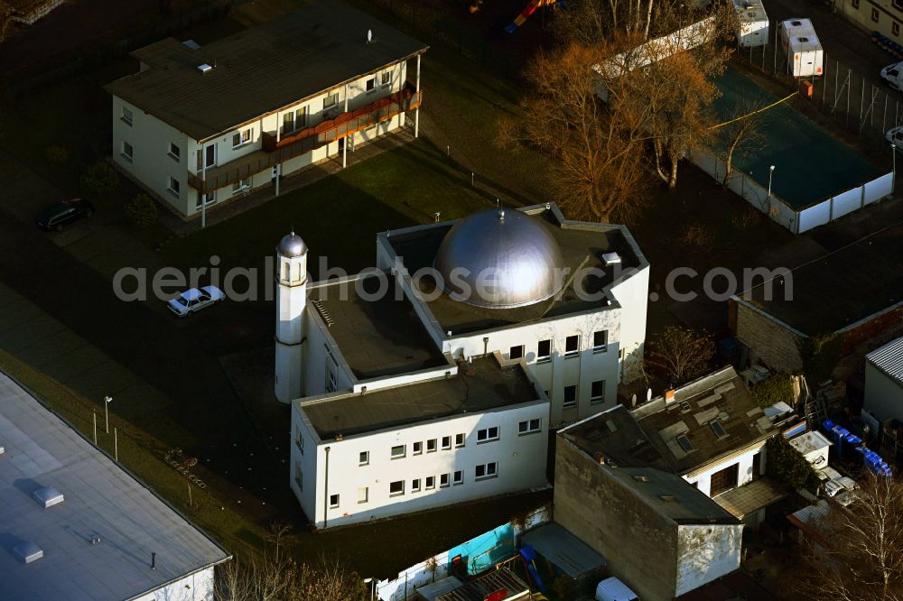 Berlin from the bird's eye view: Building of the mosque Khadija Moschee Berlin on Tiniusstrasse in the district Heinersdorf in Berlin, Germany