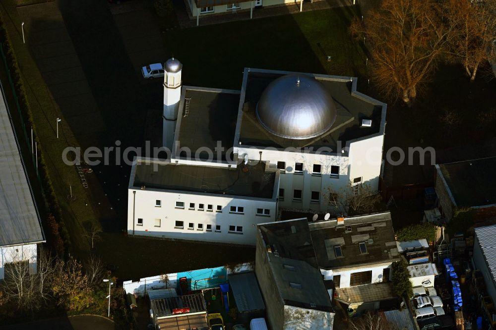 Aerial image Berlin - Building of the mosque Khadija Moschee Berlin on Tiniusstrasse in the district Heinersdorf in Berlin, Germany