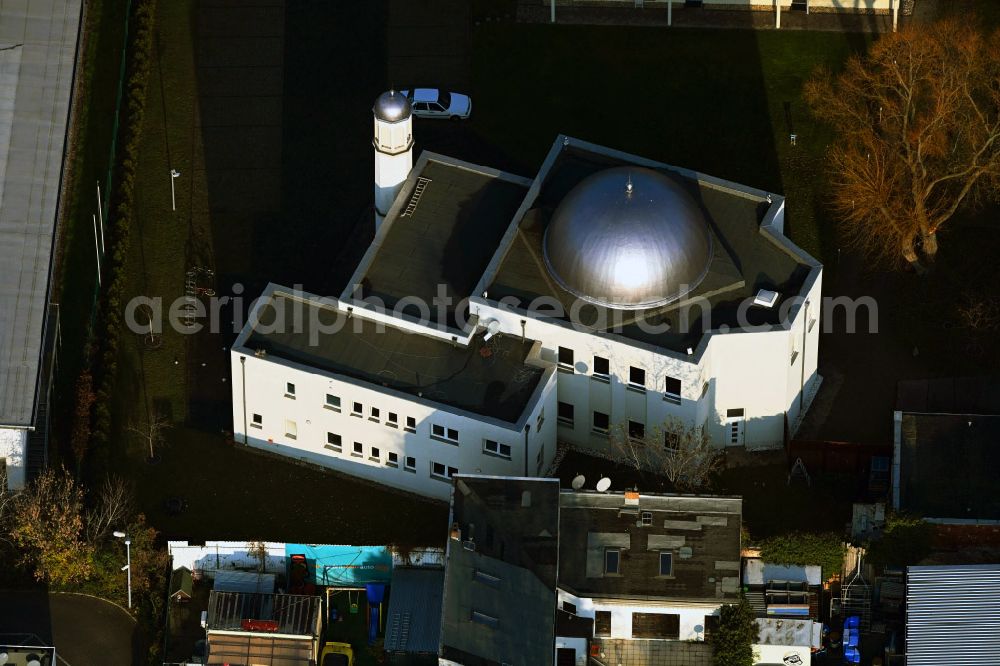Aerial photograph Berlin - Building of the mosque Khadija Moschee Berlin on Tiniusstrasse in the district Heinersdorf in Berlin, Germany