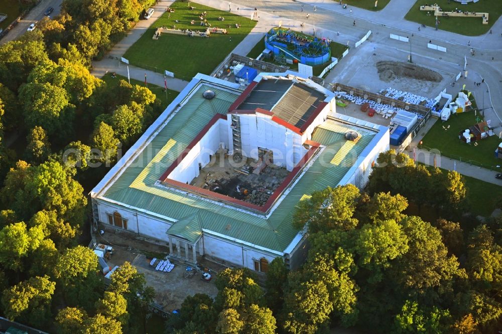 Aerial image München - Museum building of the Glyptothek on Koenigsplatz in the district Maxvorstadt in Munich in the state Bavaria, Germany