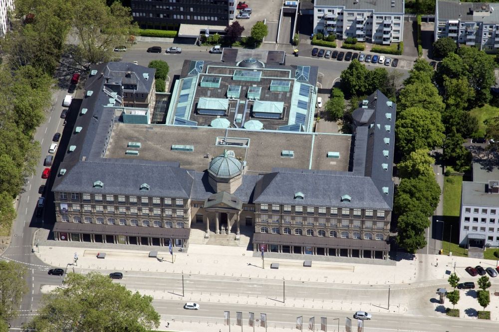 Aerial photograph Wiesbaden - Museum building ensemble Hessisches Landesmuseum fuer Kunst and Natur on street Friedrich-Ebert-Allee in Wiesbaden in the state Hesse, Germany