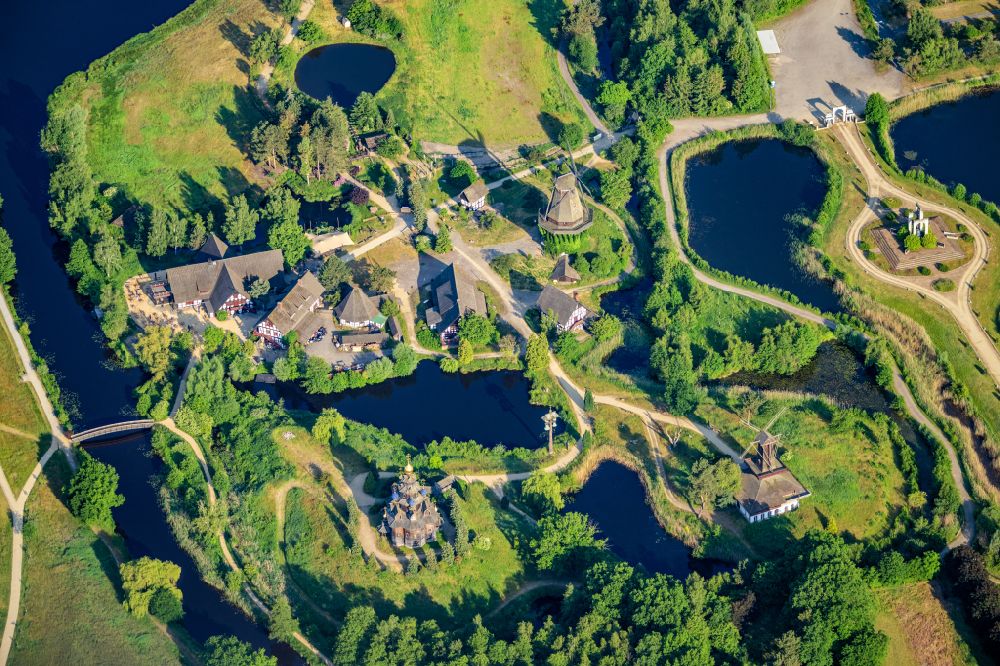 Gifhorn from the bird's eye view: Open spaces and pond landscape with the museum and exhibition building ensemble of the International Mill Museum on Bromer Strasse in Gifhorn in the state of Lower Saxony, Germany