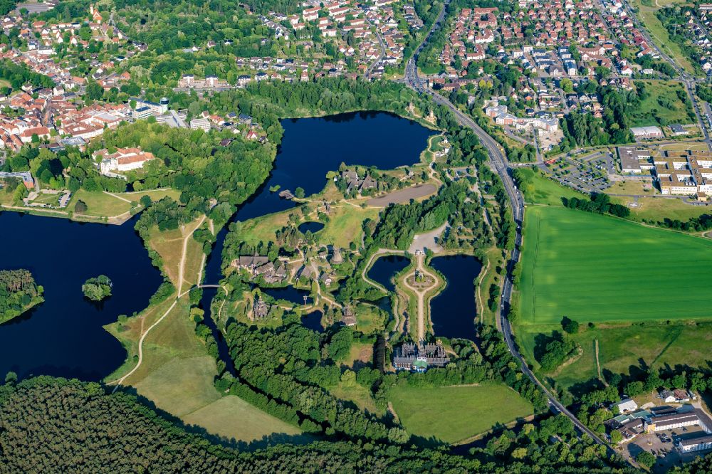 Aerial photograph Gifhorn - Open spaces and pond landscape with the museum and exhibition building ensemble of the International Mill Museum on Bromer Strasse in Gifhorn in the state of Lower Saxony, Germany