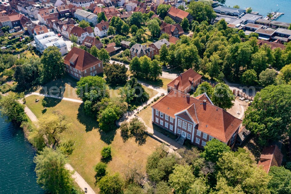 Aerial photograph Ratzeburg - Museum building ensemble Kreismuseum Herzogtum Lauenburg on street Domhof in Ratzeburg in the state Schleswig-Holstein, Germany