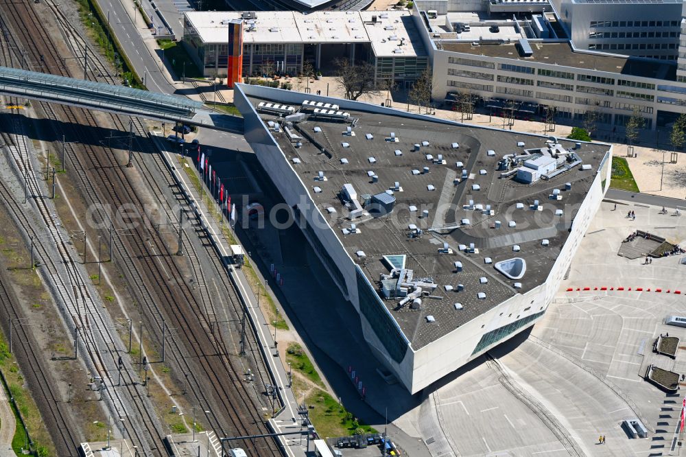 Wolfsburg from above - Museum building ensemble phaeno on place Willy-Brandt-Platz in the district Stadtmitte in Wolfsburg in the state Lower Saxony, Germany