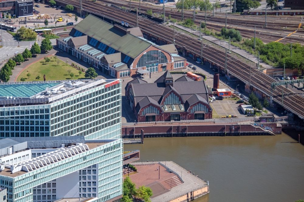 Aerial photograph Hamburg - Museum building ensemble Deichtorhallen Hamburg on Deichtorstrasse in the district Altstadt in Hamburg, Germany