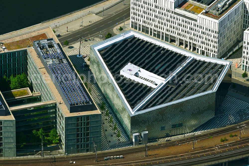 Aerial photograph Berlin - Museum building ensemble Futurium on Alexanderufer in the district Mitte in Berlin, Germany