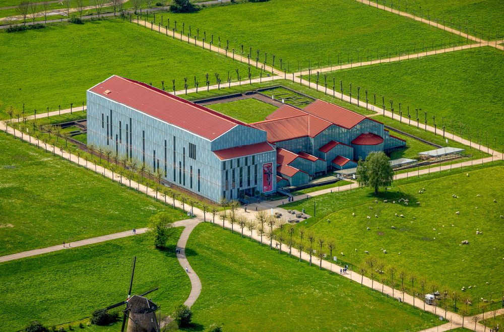 Aerial photograph Xanten - Museum building ensemble of LVR-Roemermuseums with dem Archaeologischer Park Xanten in Xanten in the state North Rhine-Westphalia, Germany
