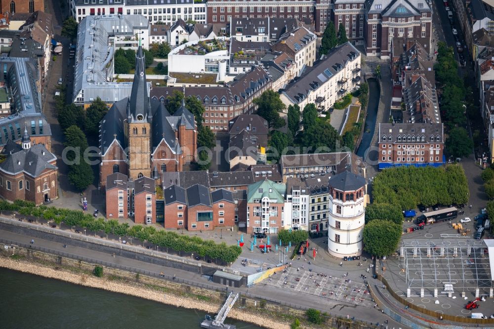 Aerial image Düsseldorf - Museum building ensemble Schifffahrtsmuseum on Burgplatz in Duesseldorf at Ruhrgebiet in the state North Rhine-Westphalia, Germany