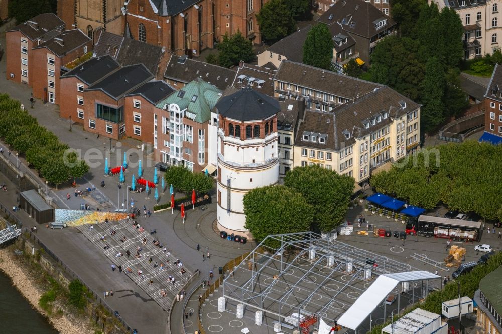Aerial photograph Düsseldorf - Museum building ensemble Schifffahrtsmuseum on Burgplatz in Duesseldorf at Ruhrgebiet in the state North Rhine-Westphalia, Germany