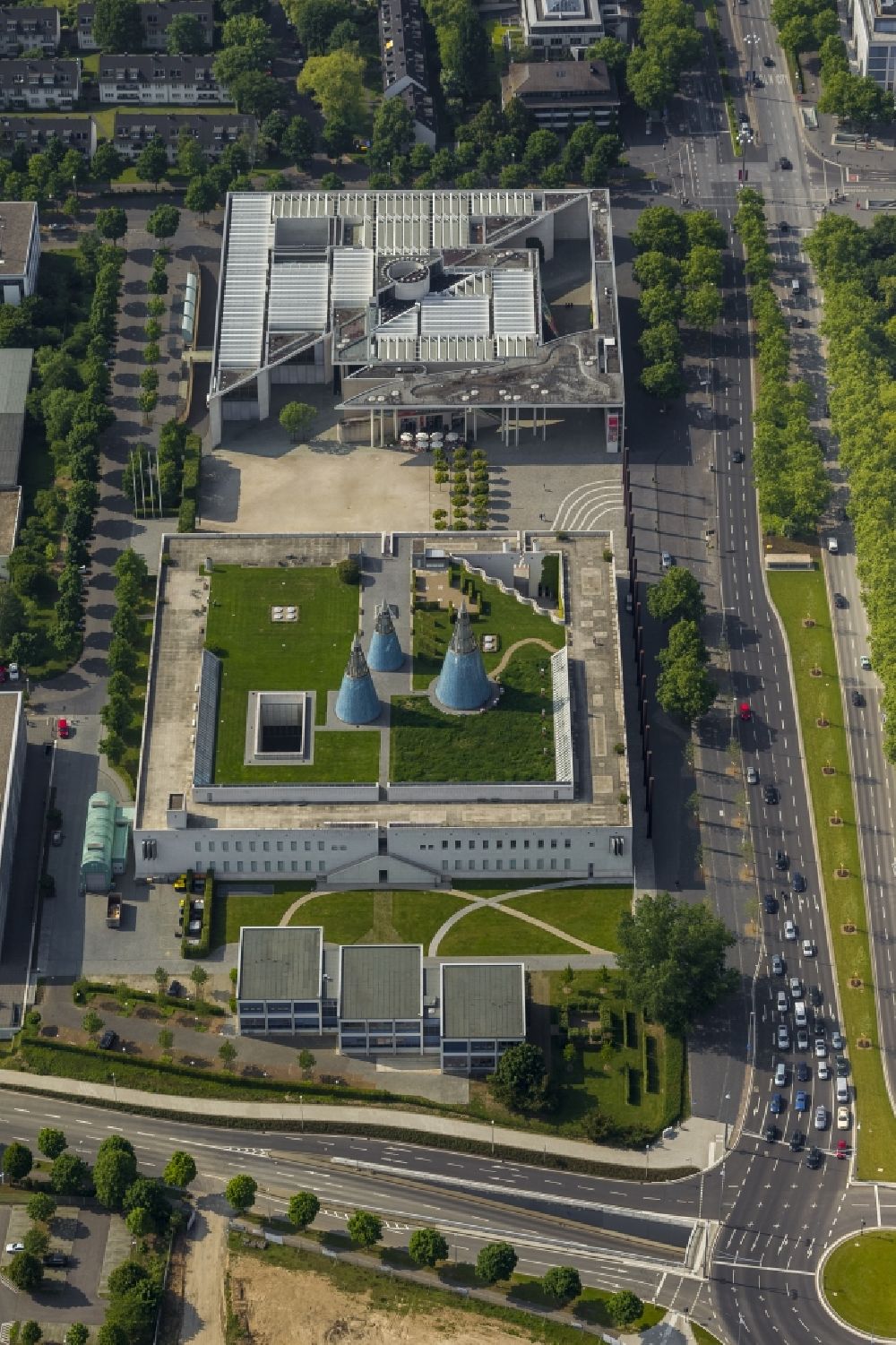 Bonn from the bird's eye view: View of the Museum Mile with the Art and Exhibition Hall of the Federal Republic of Germany and the House of History in Bonn