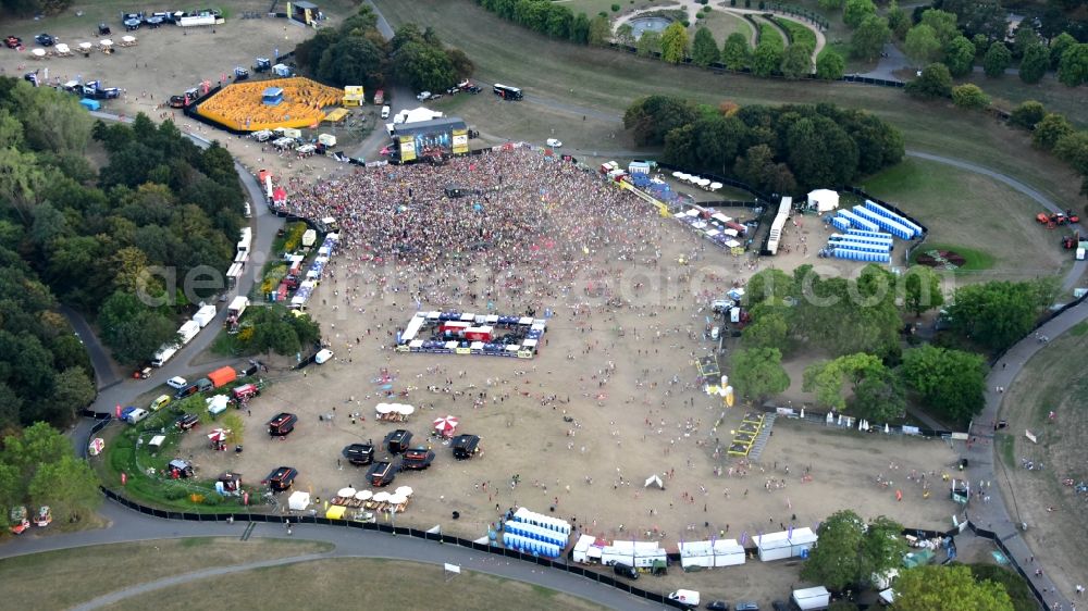 Aerial photograph Bonn - Music event with carnival songs Jeck im Sunnesching in Bonn in the state North Rhine-Westphalia, Germany