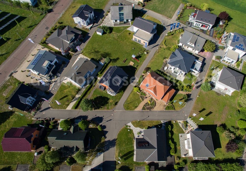Schkeuditz from the bird's eye view: Residential area model home park- single-family house- settlement on Westringstrasse in the district Doelzig in Schkeuditz in the state Saxony, Germany