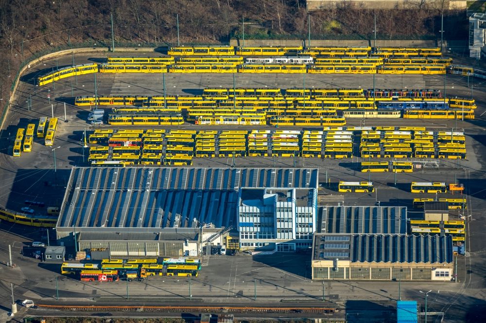 Essen from the bird's eye view: Tram depot of the Municipal Transport Company Ruhrbahn GmbH - Betriebshof Stadtmitte on Beuststrasse in the district Ostviertel in Essen in the state North Rhine-Westphalia, Germany