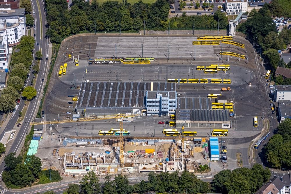 Aerial photograph Essen - Tram depot of the Municipal Transport Company Ruhrbahn GmbH - Betriebshof Stadtmitte on Beuststrasse overlooking the construction site for the new building of an operating workshop in the district Ostviertel in Essen in the state North Rhine-Westphalia, Germany