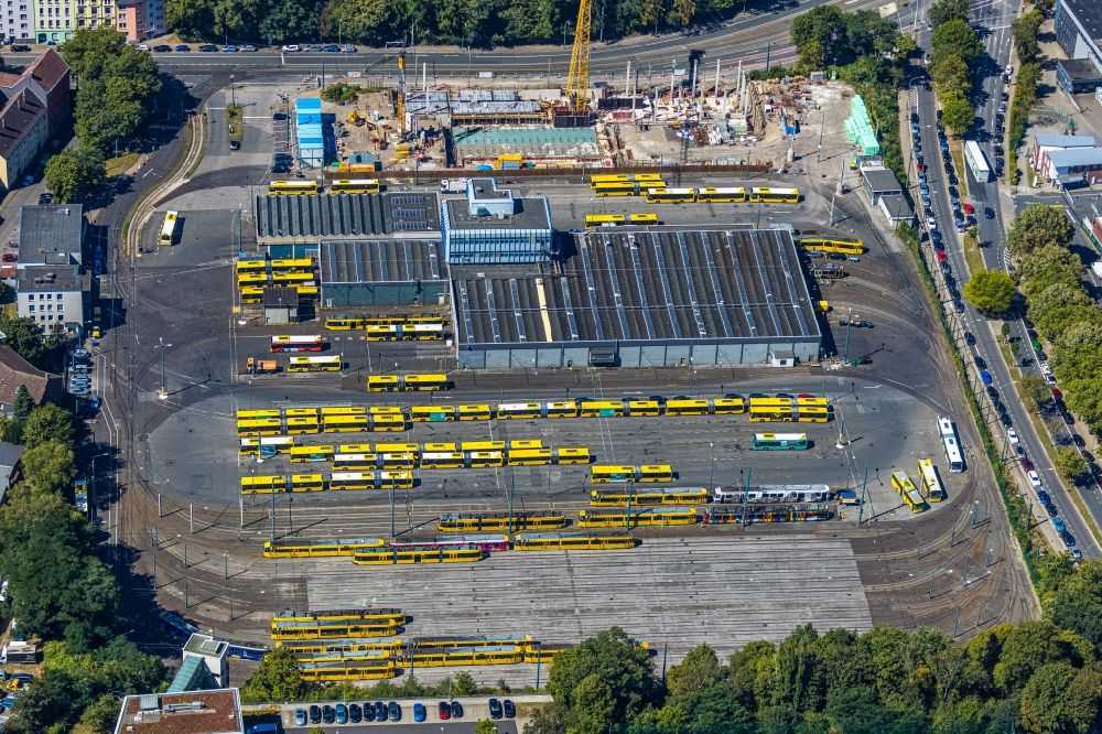 Aerial photograph Essen - Tram depot of the Municipal Transport Company Ruhrbahn GmbH - Betriebshof Stadtmitte on Beuststrasse overlooking the construction site for the new building of an operating workshop in the district Ostviertel in Essen in the state North Rhine-Westphalia, Germany