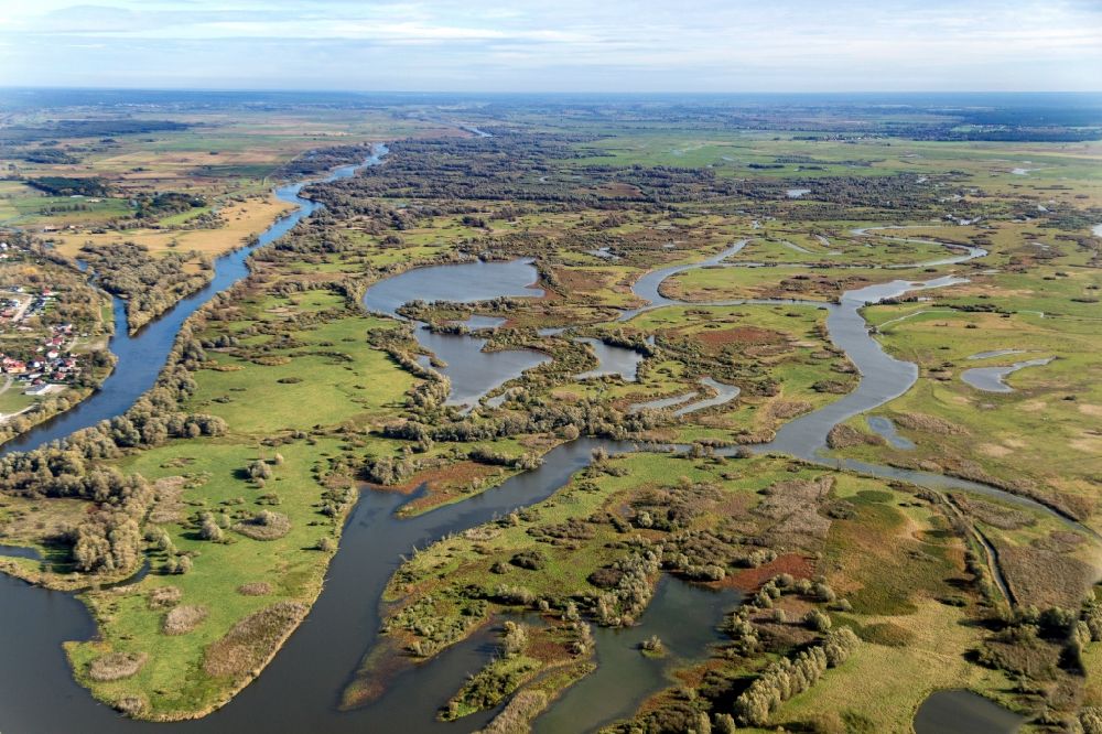 Aerial photograph Kostrzyn nad Odra - The Ujscie Warty National Park, also, Warta River Mouth National Park. It was created on June 19, 2001, in the region of the lowest stretch of the Warta river, up to its confluence with the Odra, which marks the Polisha??German border. The Park covers an area of 80.38 square kilometres within Lubusz Voivodeship