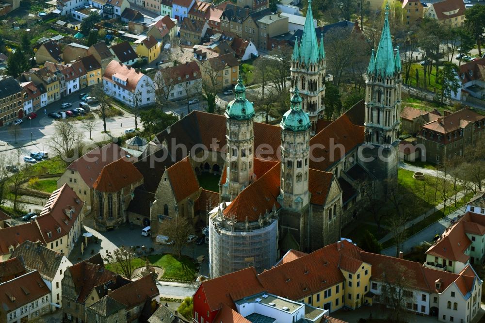 Aerial photograph Naumburg (Saale) - Four-tower church building of the UNESCO World Heritage Site Naumburg Cathedral of St. Peter and St. Paul on Domplatz in Naumburg - Saale - in the state Saxony-Anhalt, Germany