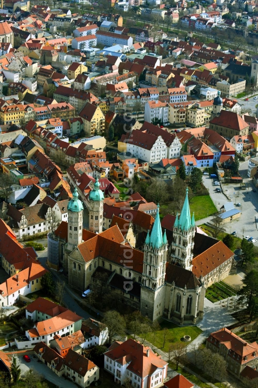 Aerial photograph Naumburg (Saale) - Four-tower church building of the UNESCO World Heritage Site Naumburg Cathedral of St. Peter and St. Paul on Domplatz in Naumburg - Saale - in the state Saxony-Anhalt, Germany