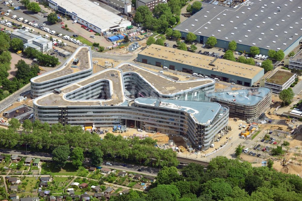 Aerial image Köln - Construction of the new administration RheinEnergie AG on Parkgürtel in the district Bilderstöckchen in der Gemeinde Nippes in the state North Rhine-Westphalia. The building is to be through the use of non-polluting and recyclable materials and energy-saving building materials one of the most modern buildings in Cologne. The Schüßler-plan architects and engineers have designed the building. Schüßler-plan is a member of the German Sustainable Building Council ( DGNB )