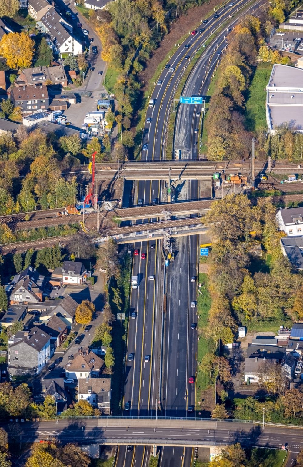 Aerial photograph Mülheim an der Ruhr - New construction of the railway bridge over the motorway BAB A40 in Muelheim on the Ruhr in the state North Rhine-Westphalia, Germany