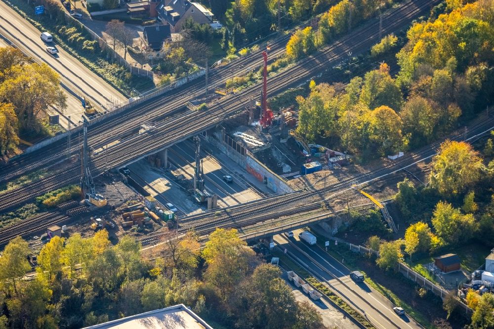 Mülheim an der Ruhr from the bird's eye view: New construction of the railway bridge over the motorway BAB A40 in Muelheim on the Ruhr in the state North Rhine-Westphalia, Germany