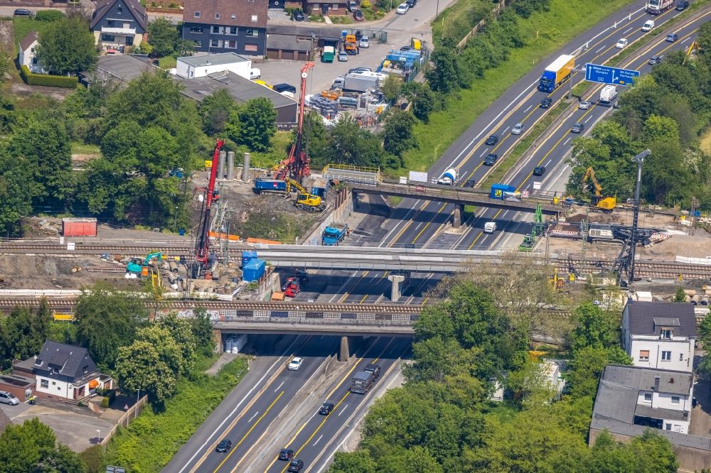 Aerial photograph Mülheim an der Ruhr - New construction of the railway bridge over the motorway BAB A40 in Muelheim on the Ruhr at Ruhrgebiet in the state North Rhine-Westphalia, Germany