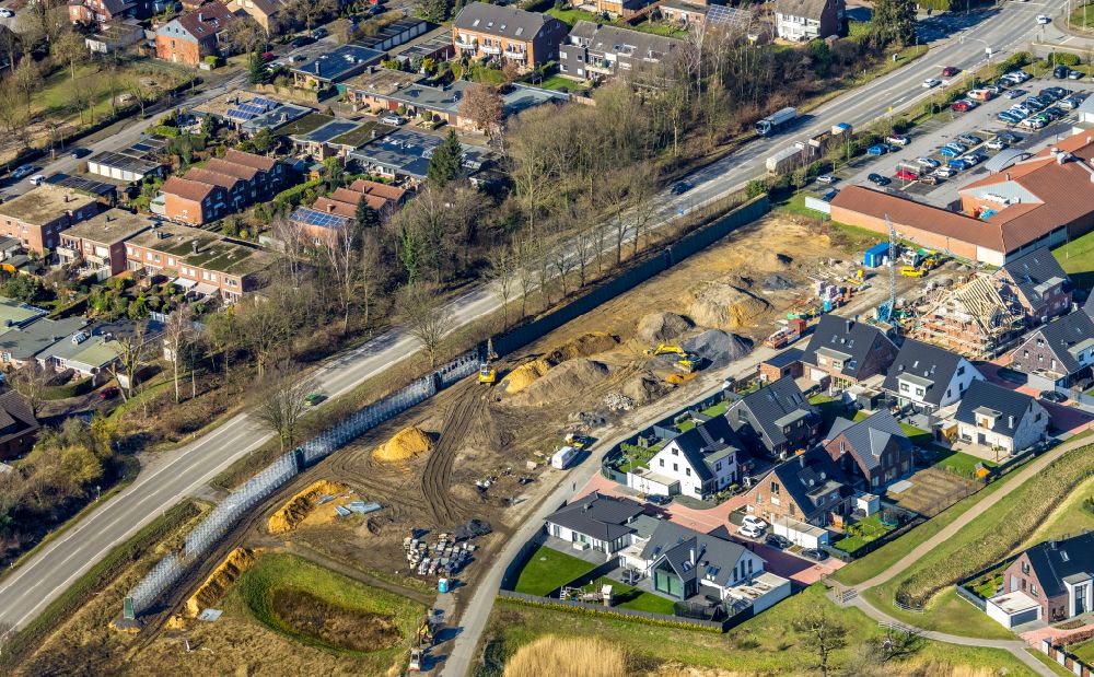 Kirchhellen from the bird's eye view: Construction site for the new construction of a noise protection wall on Rentforter Strasse in Kirchhellen in the Ruhr area in the state of North Rhine-Westphalia, Germany