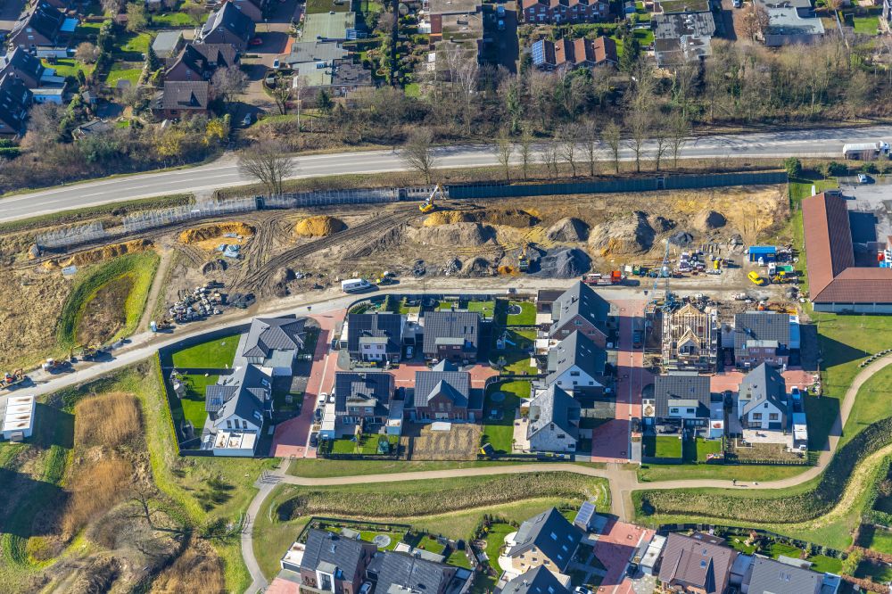 Aerial photograph Kirchhellen - Construction site for the new construction of a noise protection wall on Rentforter Strasse in Kirchhellen in the Ruhr area in the state of North Rhine-Westphalia, Germany