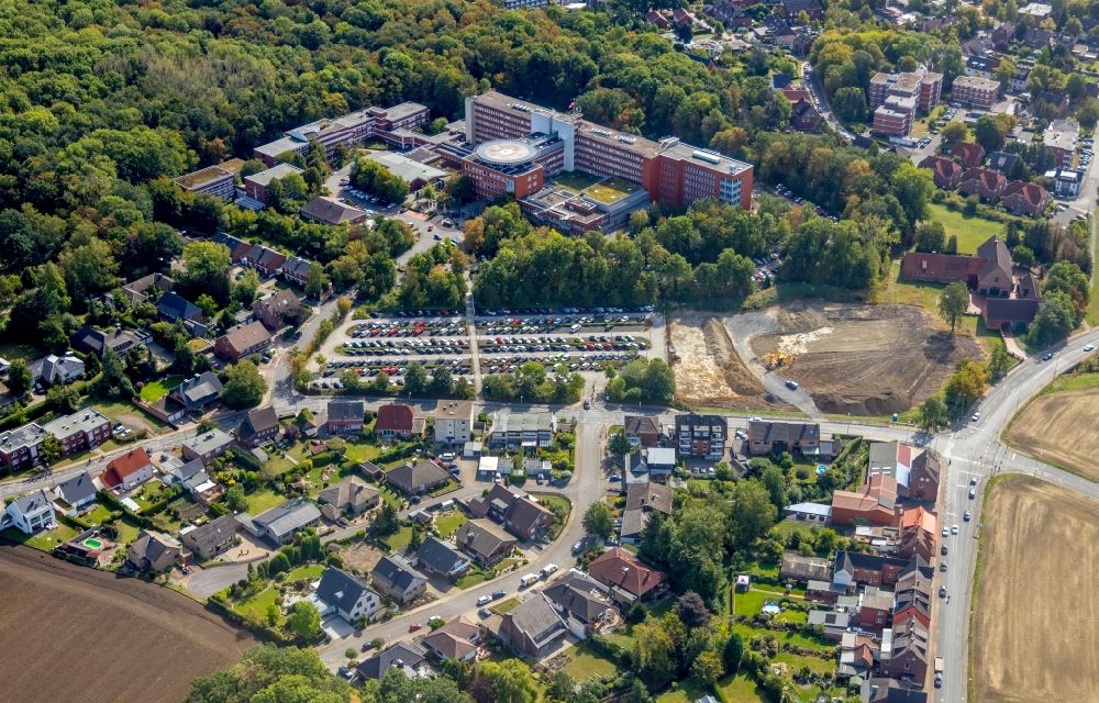 Aerial image Hamm - New construction site of the parking lot at the St. Barbara Klinik Hamm-Heessen GmbH Department of Urology in the course of the project wir werden EINS in Hamm in the Federal State of North Rhine-Westphalia, Germany