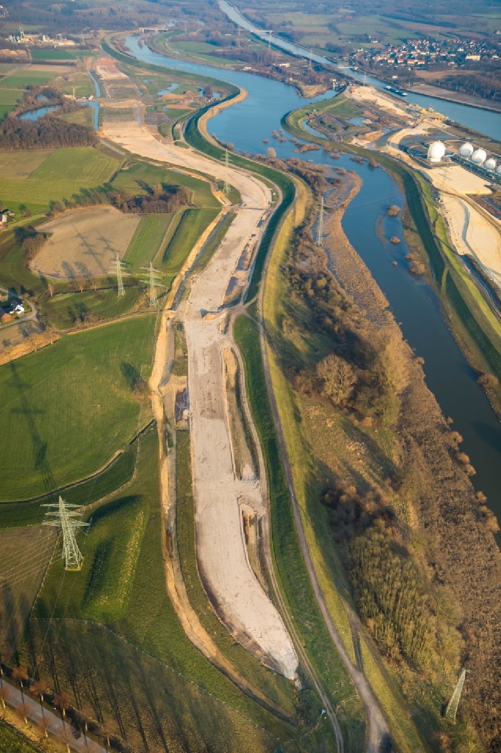 Haltern am See from the bird's eye view: New construction of a flood - retention basin and protective dam construction on Lippedeich near Mersch in Haltern am See in the state North Rhine-Westphalia, Germany