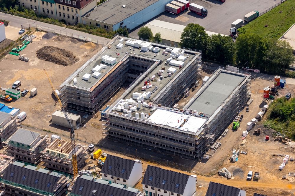 Schwelm from the bird's eye view: New construction site of the administrative buildings of the state authority of the district administration Schwelm at Rheinische Str. in Schwelm in the state North Rhine-Westphalia, Germany. The building was planned by the company Hundhausen. You can also see the construction of a terraced housing development by project developer Bonava on Gustav-Heinemann-Strasse