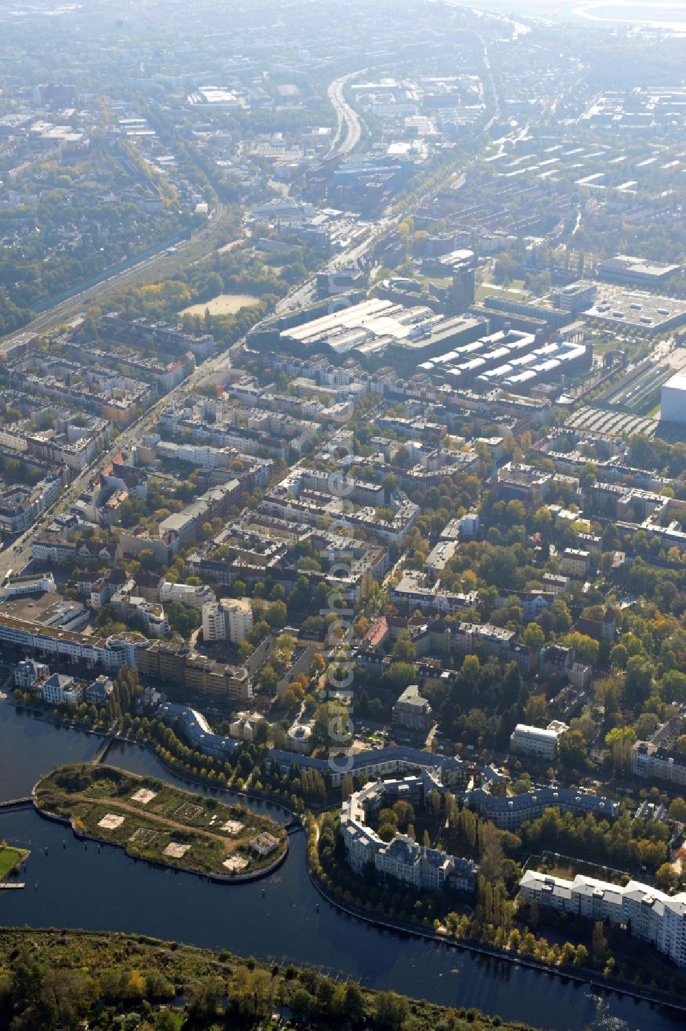 Berlin from the bird's eye view: Construction site of residential area of the multi-family house settlement auf of Tegeler Insel on Tegeler Hafen in Front of the island Humboldt-Insel in the district Reinickendorf in Berlin, Germany