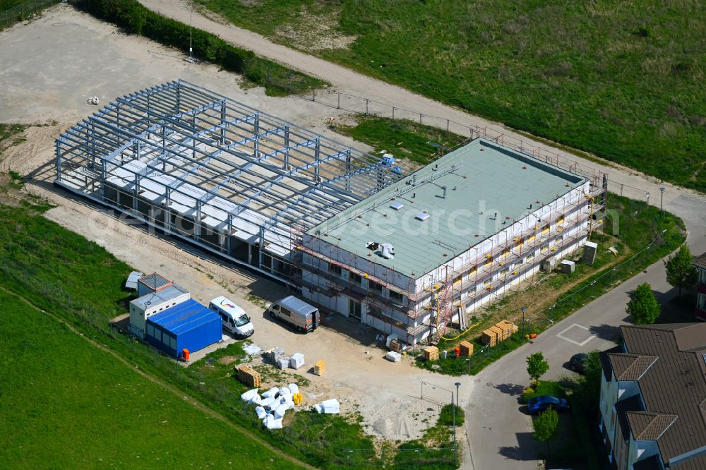 Hönow from above - Construction site for the new building on the fire station site of the fire department depot and fire department equipment house on Muehlenfliess - Neuenhagener Chaussee - Parallelstrasse in Hoenow in the state of Brandenburg, Germany