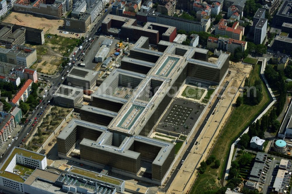 Aerial image Berlin - View of the construction site to the new BND headquarters at Chausseestrass in the district Mitte. The Federal Intelligence Service (BND) builds on a 10 acre site for about 4,000 employees. It is built according to plans by the Berlin architects offices Kleihues Kleihues